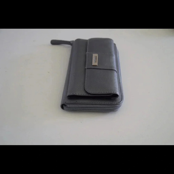 NWOT Kenneth Cole Reaction wallet - Picture 3 of 5